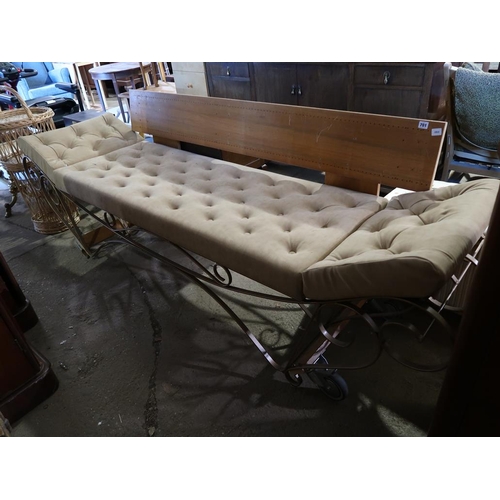 701 - 1970s DAY BED