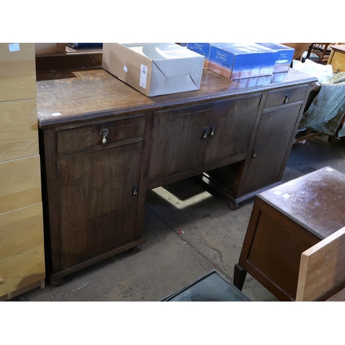 735 - LARGE 1930s OAK SIDEBOARD