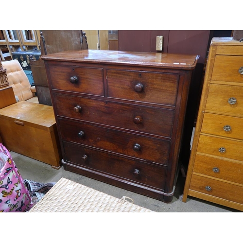 750 - VICTORIAN MAHOGANY CHEST