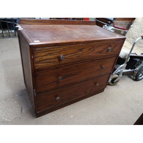 880 - CHEST OF DRAWERS