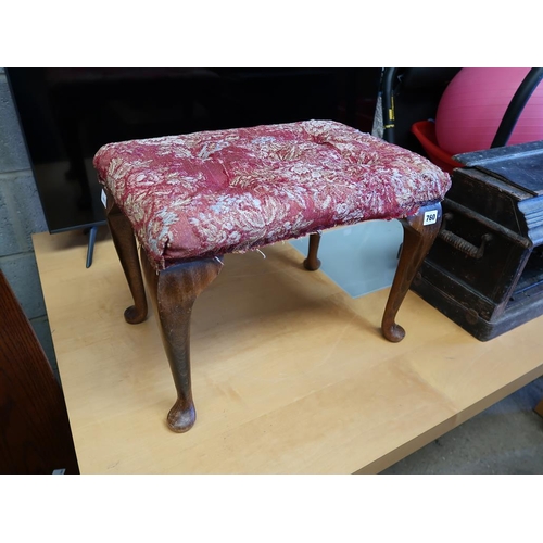 760 - FOOTSTOOL