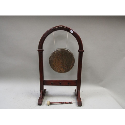 1562 - LATE 19C WOODEN FRAMED DINNER GONG WTIH CLAPPER, STAND 92CM H