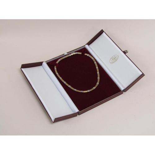 1649 - 9ct GOLD TWO COLOUR NECKLACE