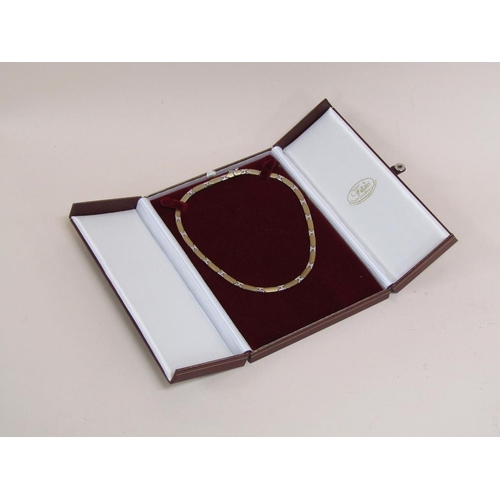 1649 - 9ct GOLD TWO COLOUR NECKLACE