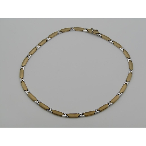 1649 - 9ct GOLD TWO COLOUR NECKLACE