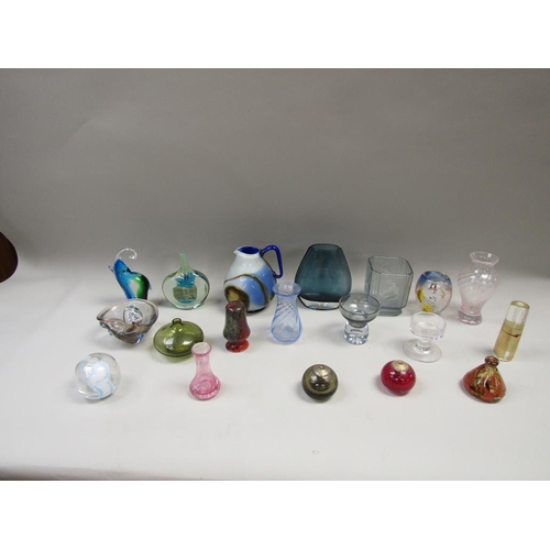 1963 - COLLECTION OF ART GLASS TO INC. MDINA VASE 19cms H