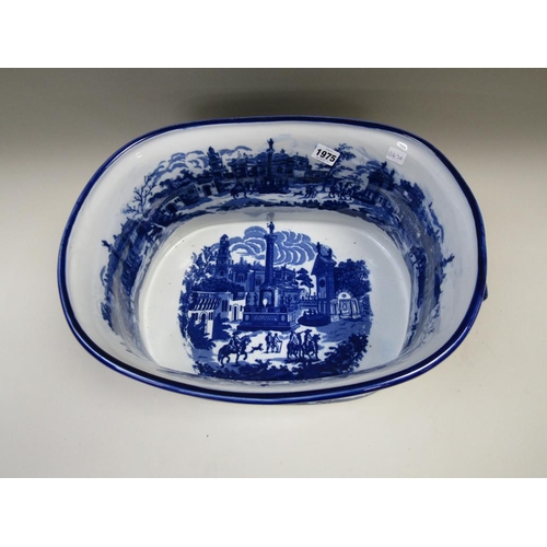 1975 - LARGE BLUE AND WHITE TRANSFER PRINTED FOOT BATH 43cms W