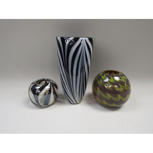 1979 - THREE ART GLASS VASES, LARGEST 30cms H
