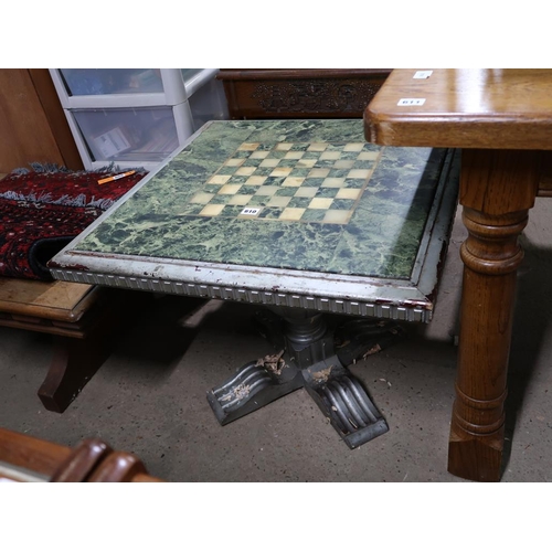610 - CHEQUERTOP TABLE
