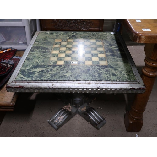 610 - CHEQUERTOP TABLE