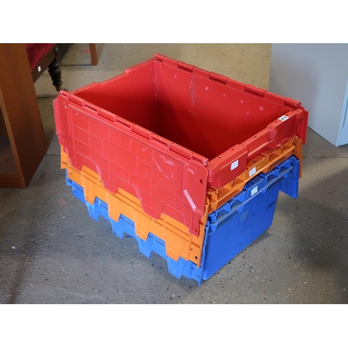 614 - STACKING CRATES