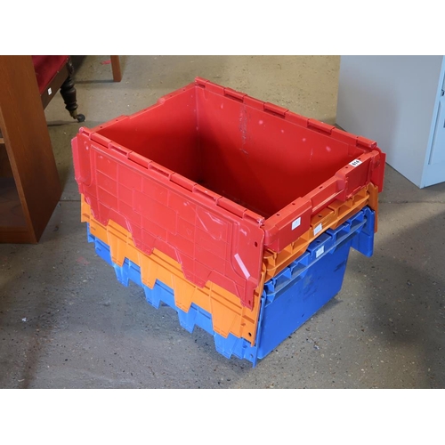 614 - STACKING CRATES