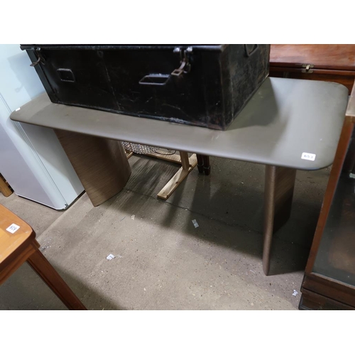 653 - CONTEMPORARY LEATHER TOP TABLE BY POLTRONA FRAU