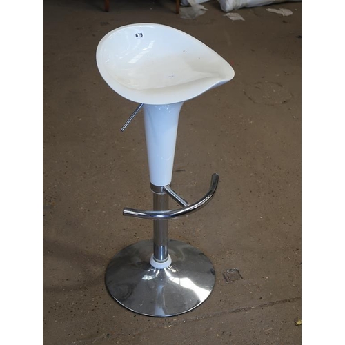 675 - BAR STOOL