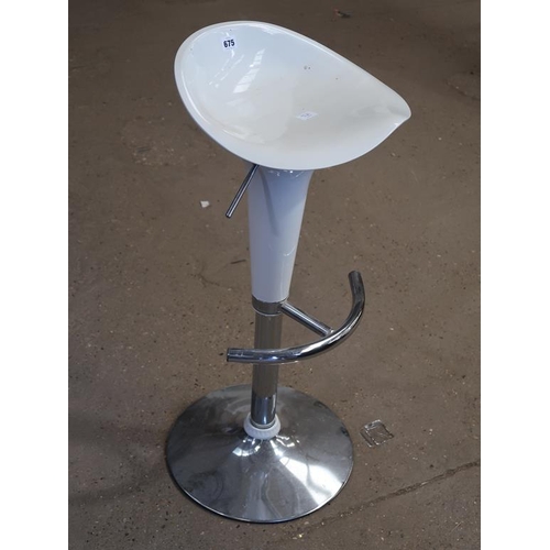 675 - BAR STOOL