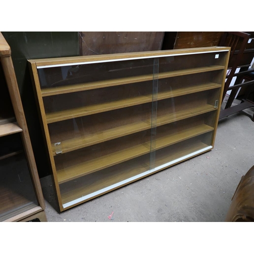 678 - DISPLAY CABINET