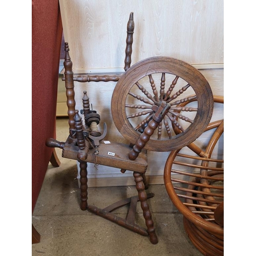 811 - SPINNING WHEEL