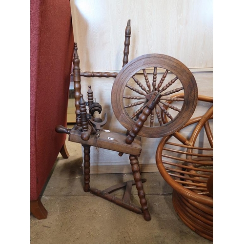 811 - SPINNING WHEEL