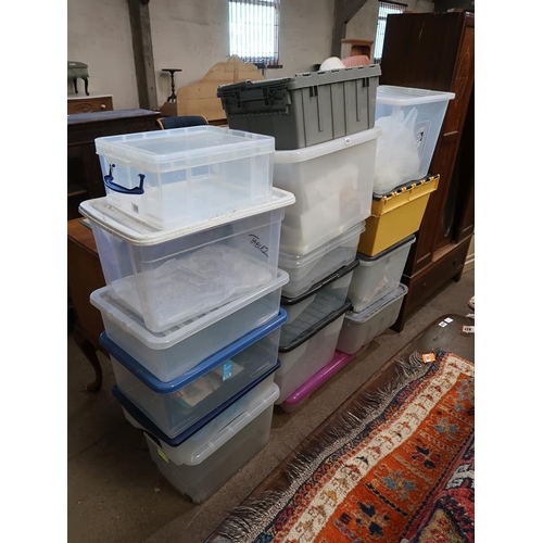 833 - LARGE QTY OF PLASTIC CRATES