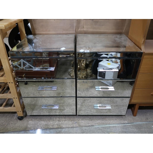 902 - TWO MIRRORED CHESTS