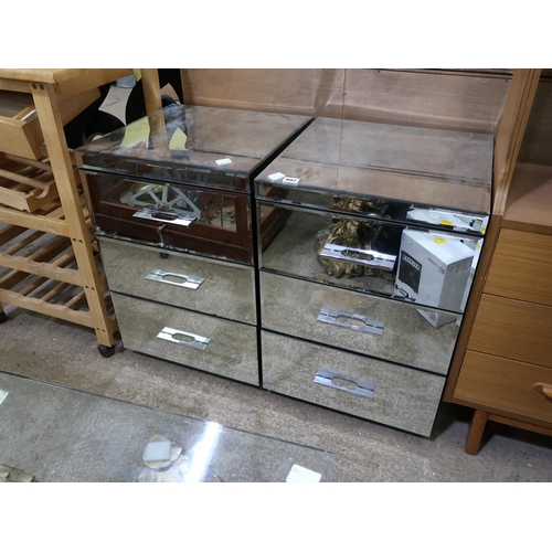 902 - TWO MIRRORED CHESTS