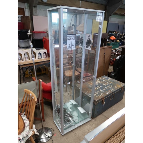 914 - DISPLAY  CABINET