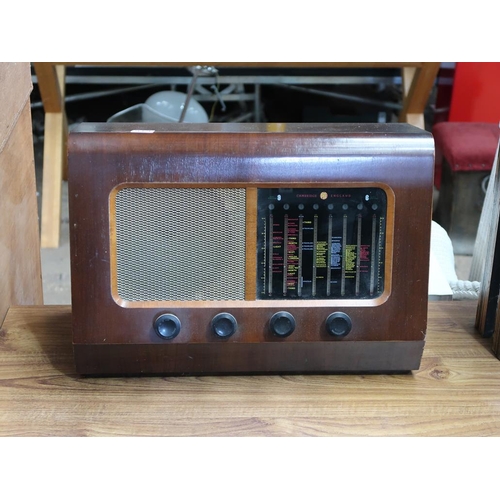 919 - VINTAGE RADIO