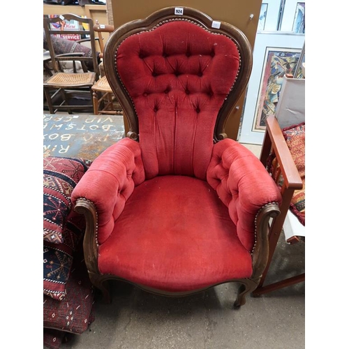 924 - BUTTON BACK CHAIR