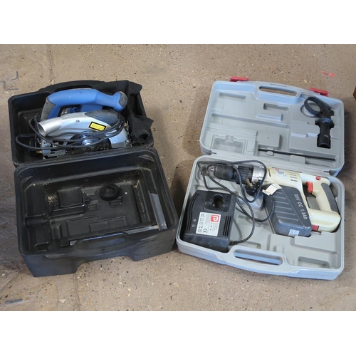 948 - CIRCULAR SAW AND A 30 VOLT HAMMER DRILL