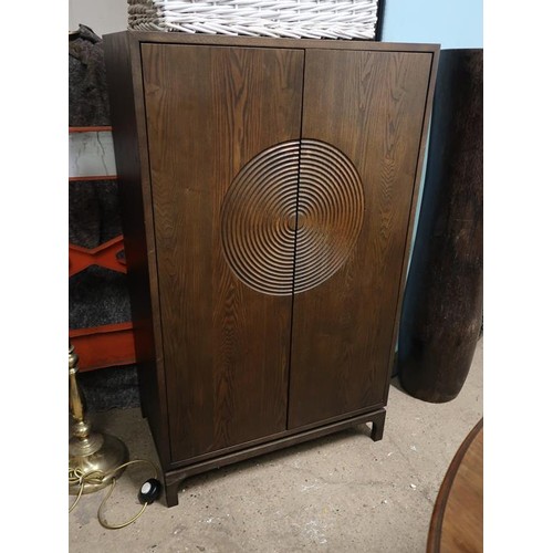 700 - MODERN CUPBOARD