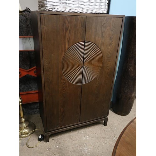 700 - MODERN CUPBOARD