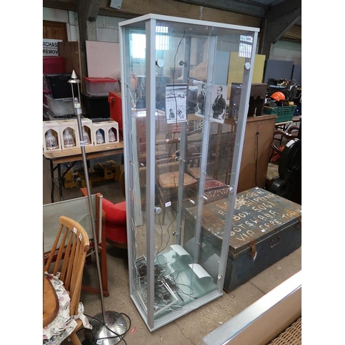914 - DISPLAY  CABINET