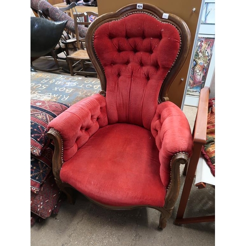 924 - BUTTON BACK CHAIR