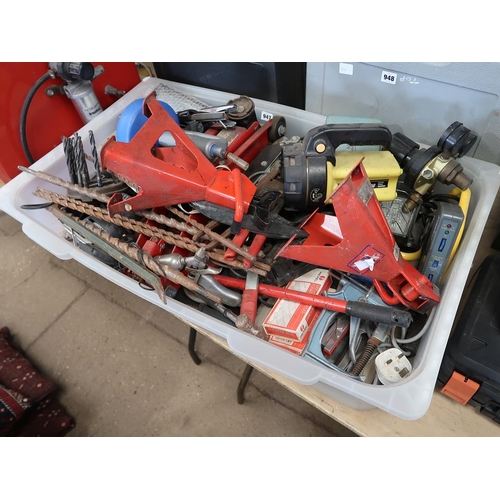 947 - LARGE PLASTIC TRAY OF MIXED TOOLS