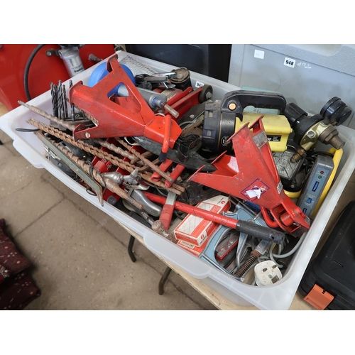 947 - LARGE PLASTIC TRAY OF MIXED TOOLS