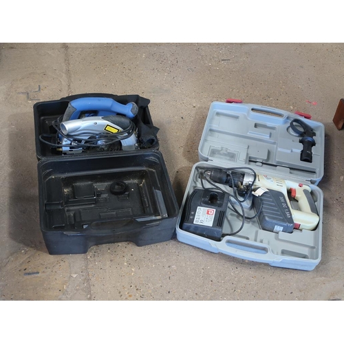 948 - CIRCULAR SAW AND A 30 VOLT HAMMER DRILL