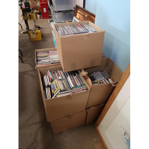 957 - LARGE QTY OF CDs