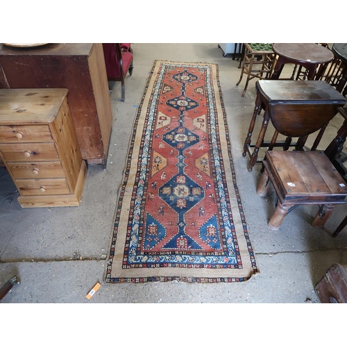 781 - ORIENTAL RUG