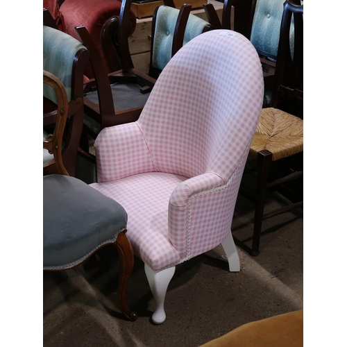 589 - PINK UPHOLSTERED CHAIR