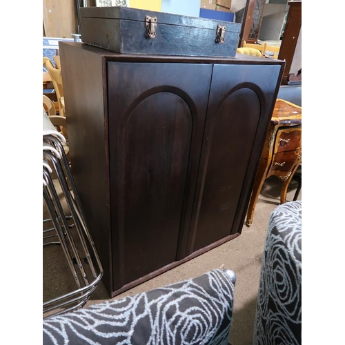 631 - MODERN CUPBOARD