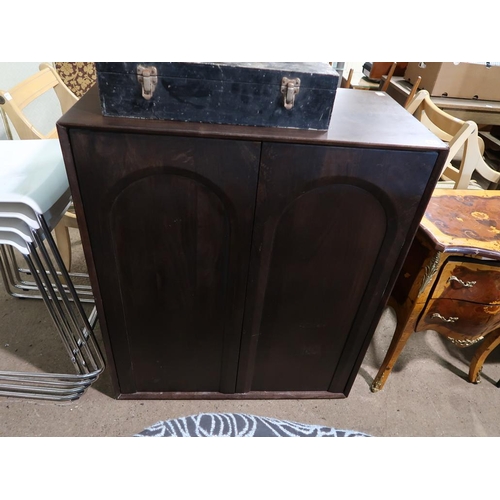 631 - MODERN CUPBOARD