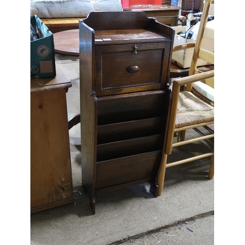 658 - 1930'S OAK CUPBOARD