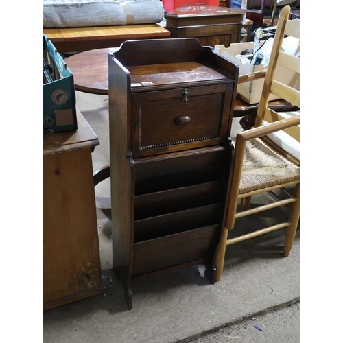658 - 1930'S OAK CUPBOARD