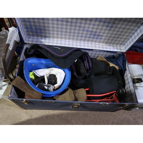 834 - TRAVELLING TRUNK WITH EQUESTRIAN EQUIPMENT