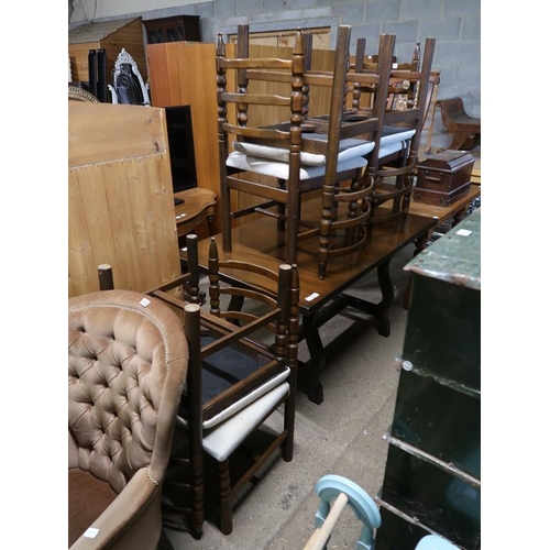 727 - OAK DINING TABLE AND SIX  CHAIRS