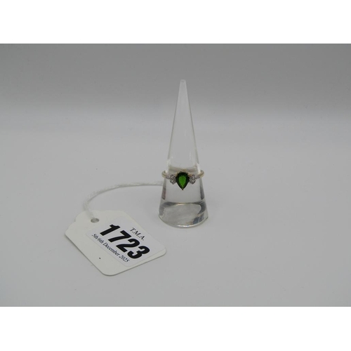 1723 - YELLOW GOLD CHROME DIOPSIDE RING SIZE N