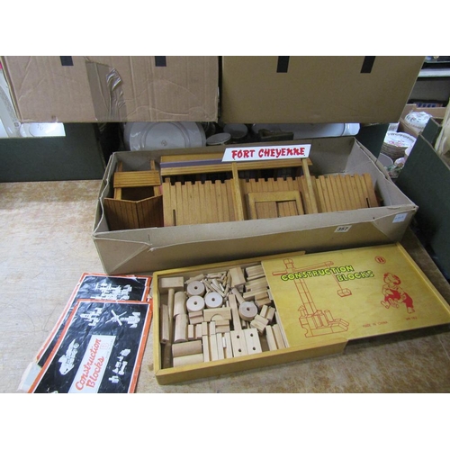 357 - CONSTRUCTION BLOCKS AND A FORT