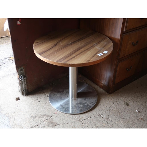550 - MODERN TABLE