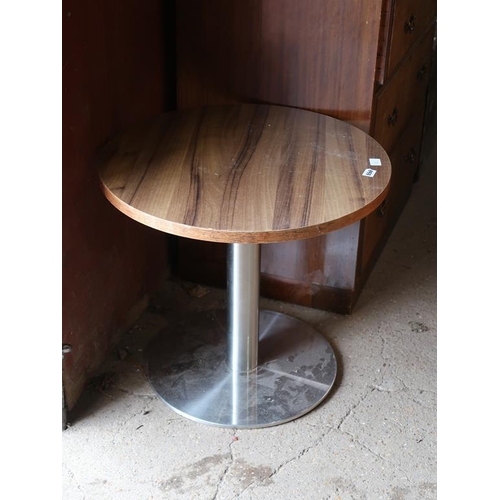 550 - MODERN TABLE
