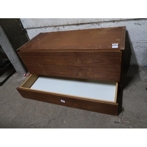 555 - TEAK CHEST